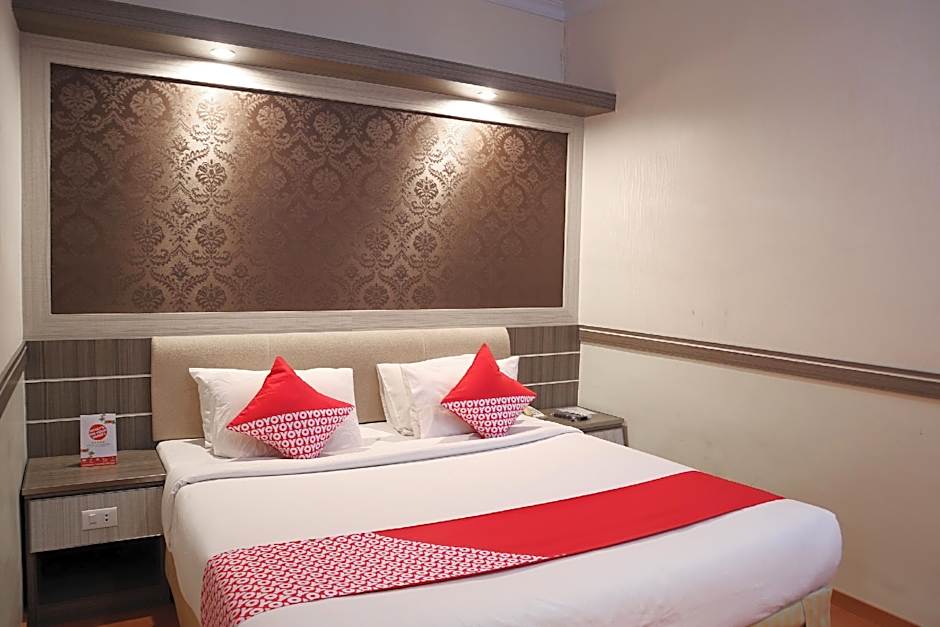 OYO 742 Mona Plaza Hotel