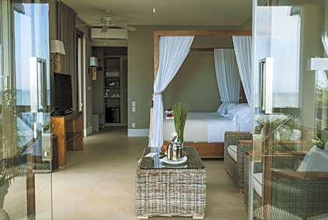 Honeymoon Suite Nefertiti