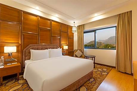Business Class Room with 15% discount on food & Soft Beverages
