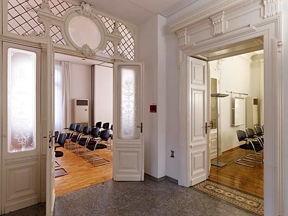 Business Center IN Villa