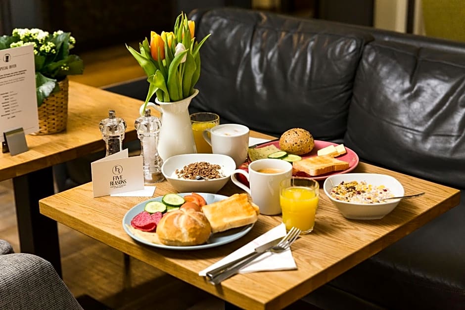 Five Reasons Hostel & Hotel