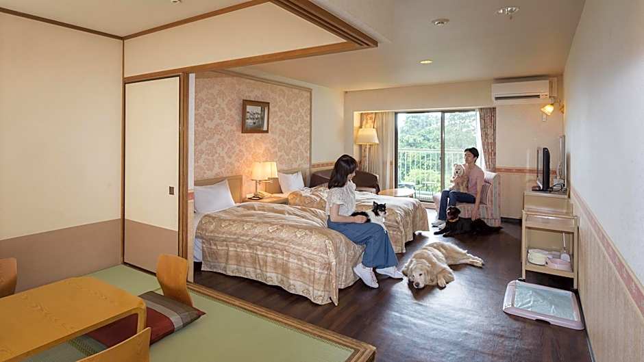 Izu-Kogen Wan Wan Paradise Condominium