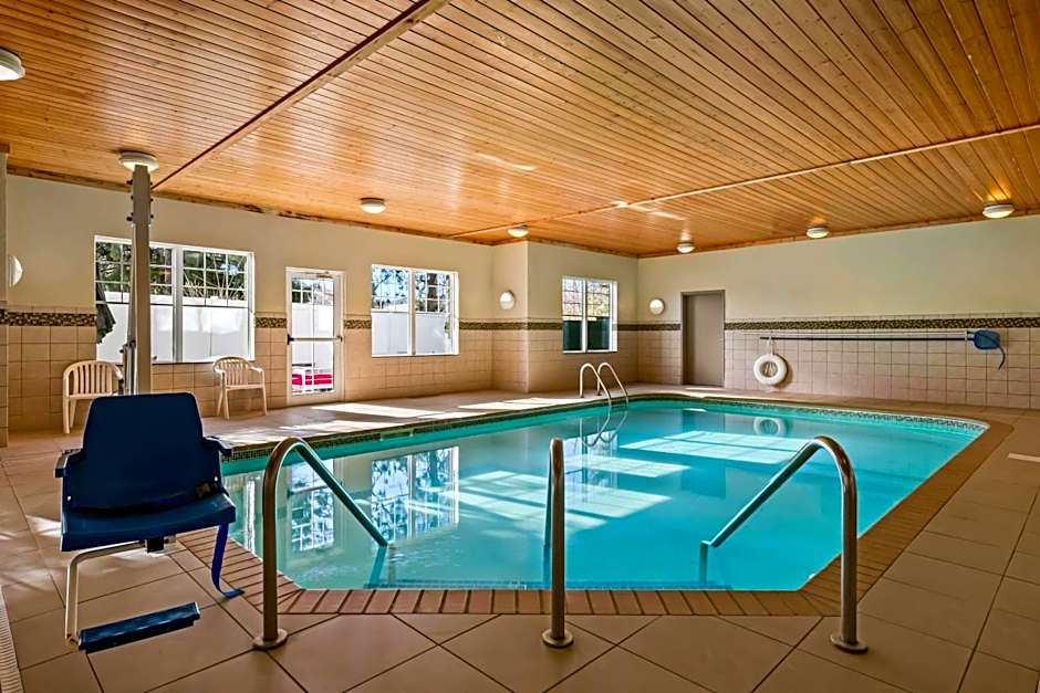Country Inn & Suites by Radisson, Red Wing, MN