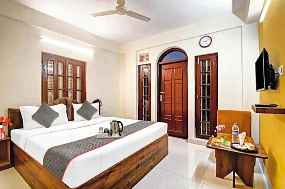 Goroomgo Jheel Mahal New Town West Bengal