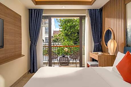 Deluxe Double Room with Balcony