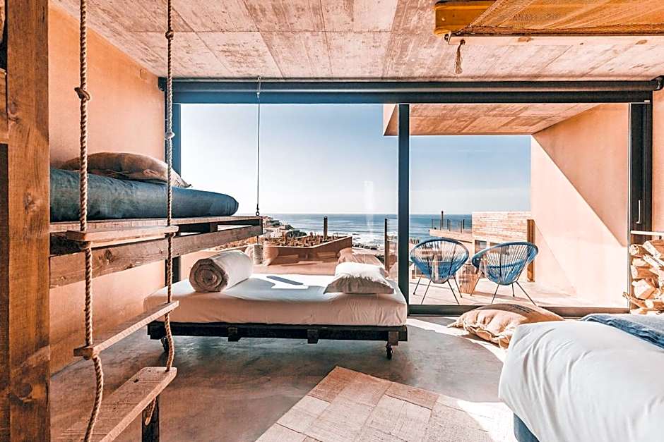 Noah Surf House Portugal