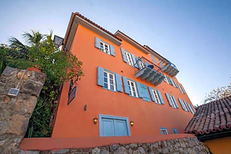 Byron Traditional Hotel