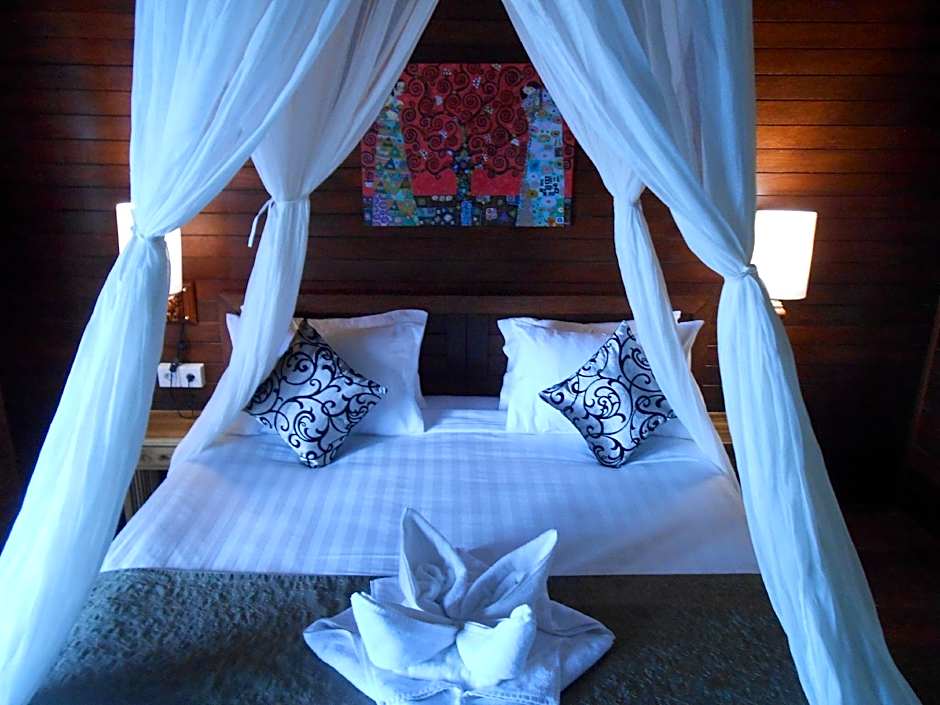 D'Muncuk Huts Lembongan