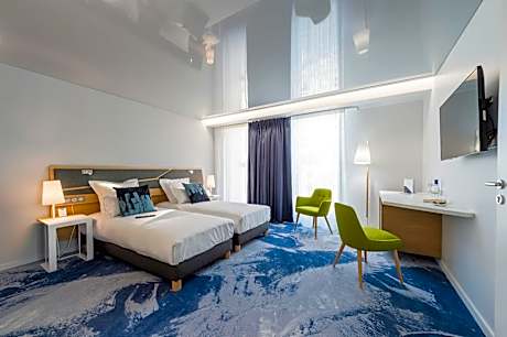 Two Adjacent Double Rooms  communicating