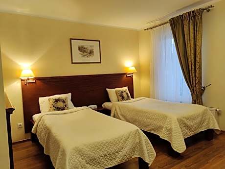 Basic Triple Room