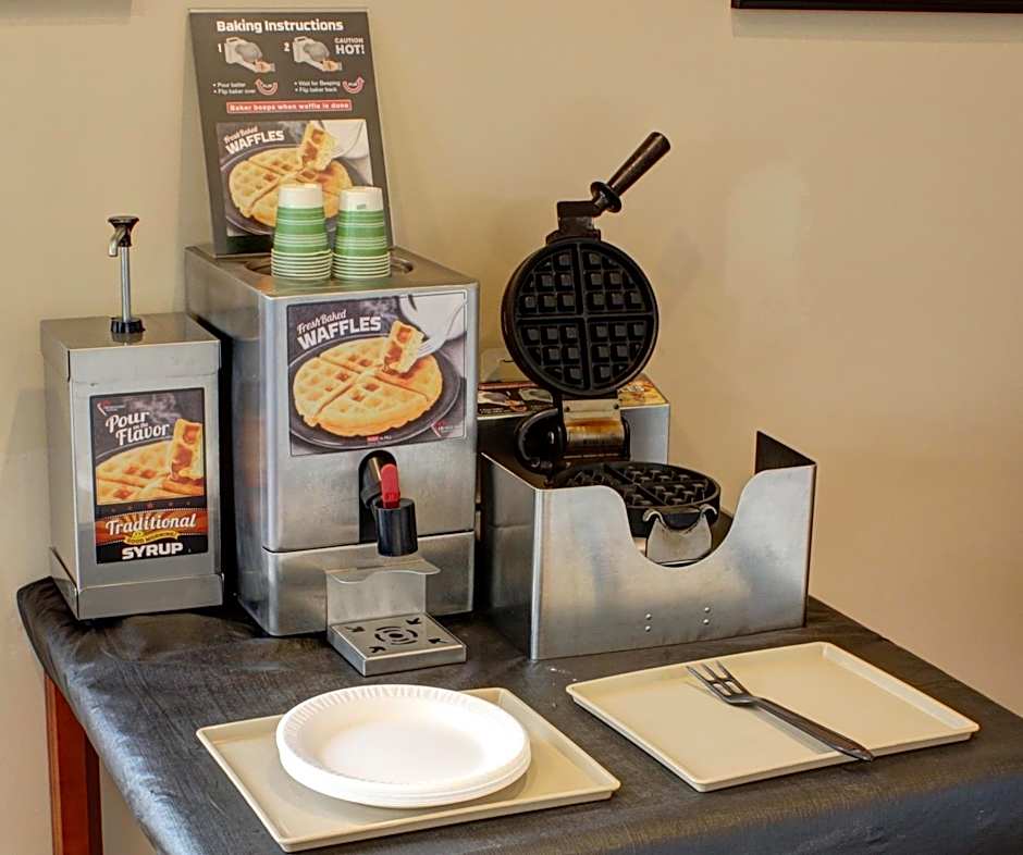 Luxbury Inn & Suites