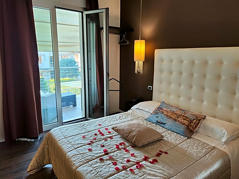Hotel In - Lounge Room
