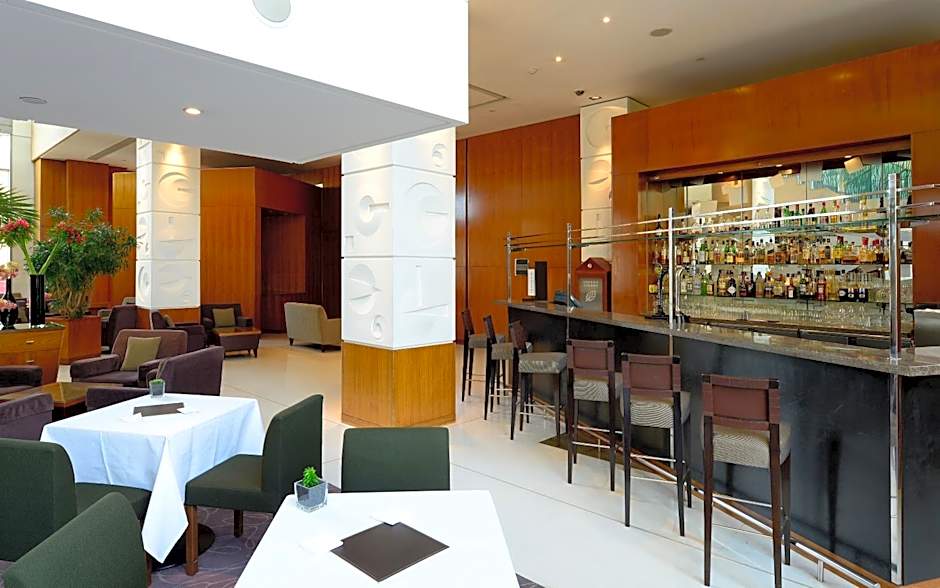 Canary Riverside Plaza Hotel