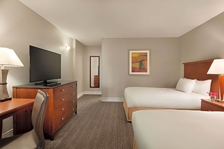 1 King Mobility Accessible With Bathtub