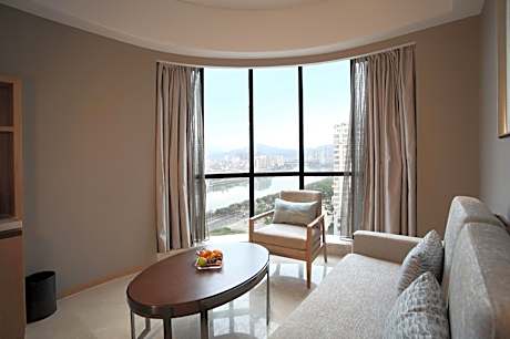 Superior River View Queen