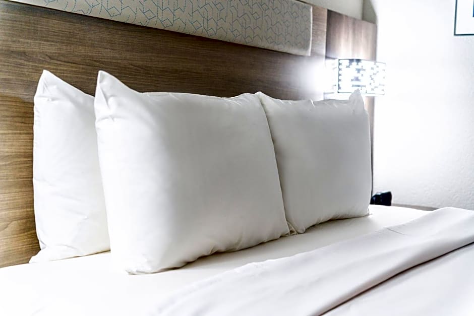 Holiday Inn Express & Suites Phoenix - Mesa West by IHG