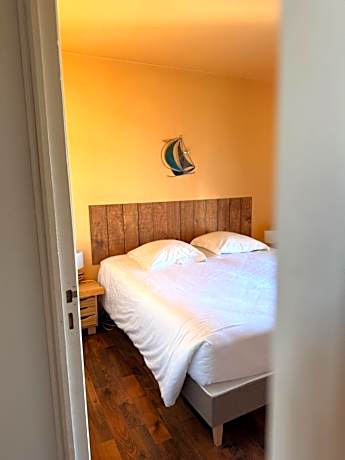 One-Bedroom Apartment with Balcony