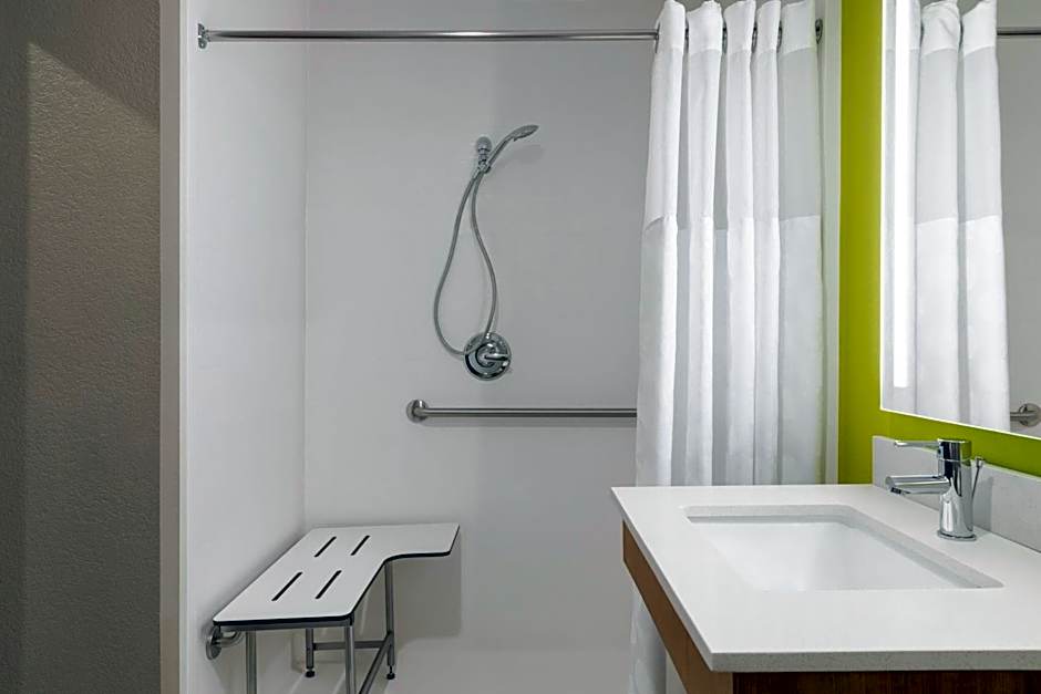 La Quinta Inn & Suites by Wyndham Shawnee