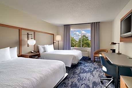 Queen Room with Two Queen Beds - Hearing Accessible