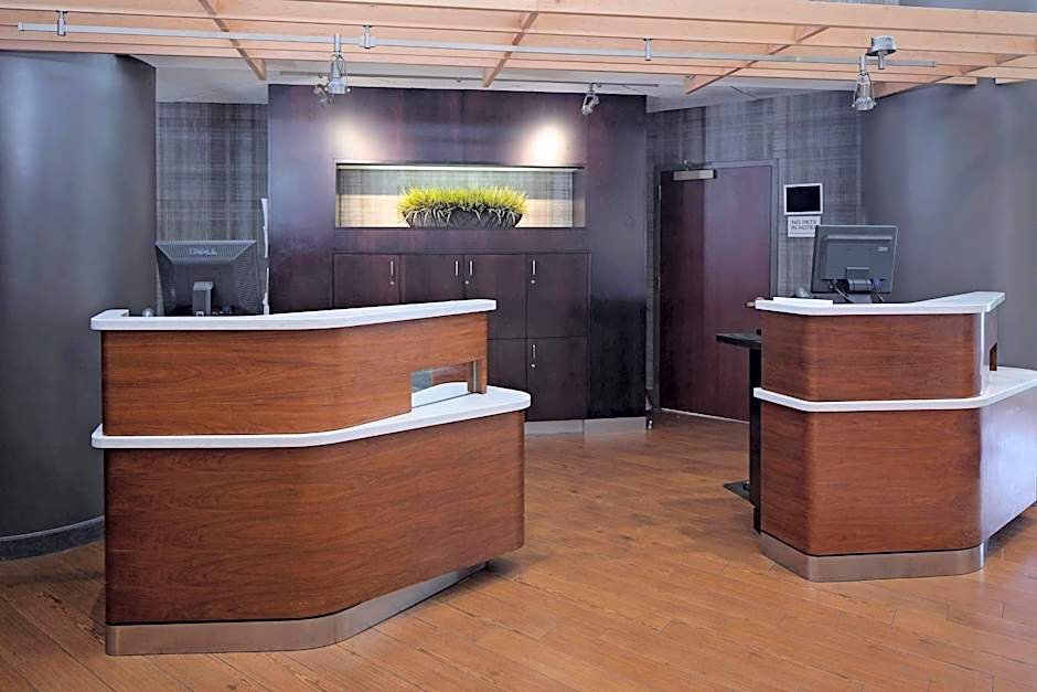 Courtyard by Marriott Long Island MacArthur Airport