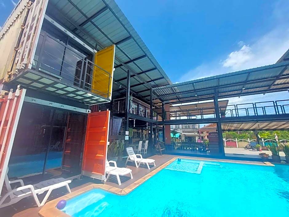 Retro Box Hotel