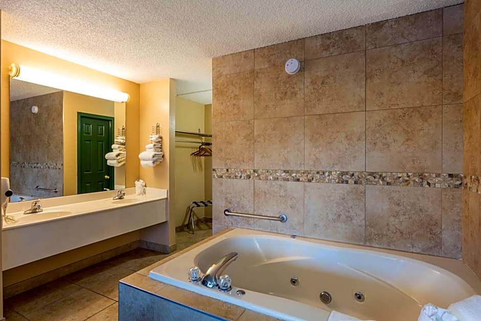 Angel Inn Near IMAX, a Travelodge by Wyndham