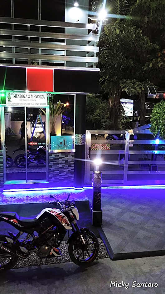Micky Santoro Hotel & Restaurant