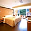 Ming Lu Holiday Hotel