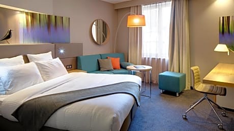 Standard Queen Room with City View