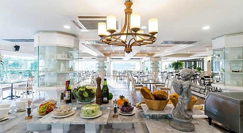 Kalanan Riverside Resort