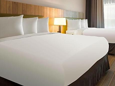 Queen Room with Two Queen Beds - Non-Smoking