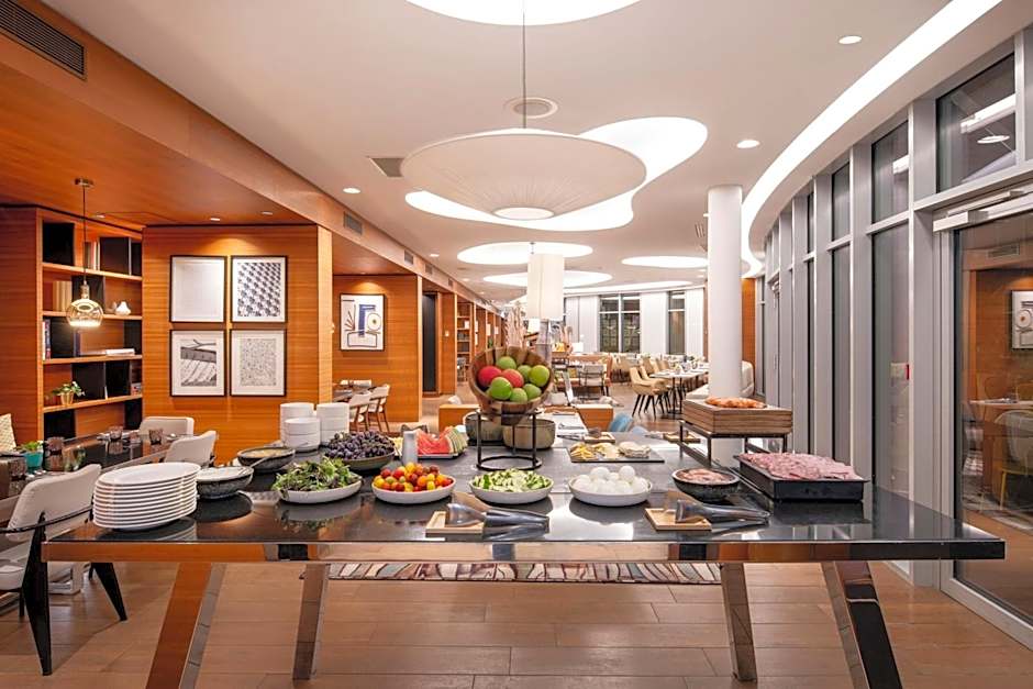 Renaissance by Marriott Paris Republique Hotel