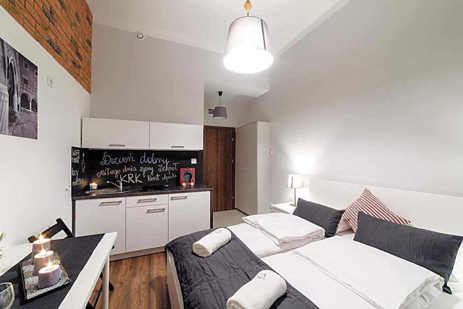 2 Nights Apartments - great location, right next to Main Rail and Bus Station, 10 min to Main Square by foot