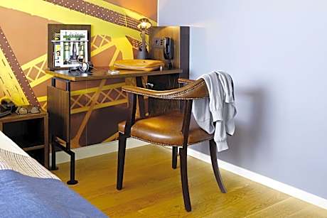 Standard Queen Room