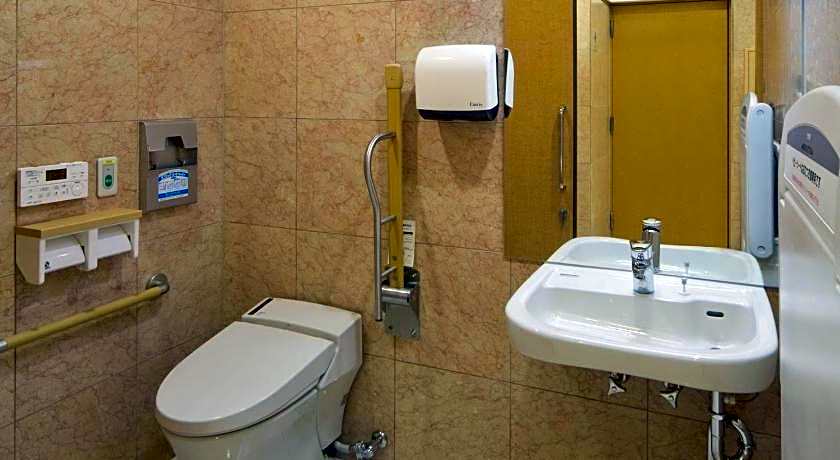 Toyoko Inn Yokohama Tsurumi-Eki Higashi-Guchi