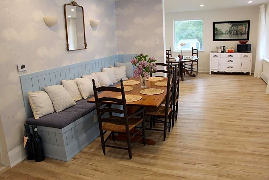 4 Guest Suite with Waterfront Views at Fancie's PEC - Suite 2