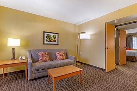 Queen Suite with Sofa Bed - Disability Access