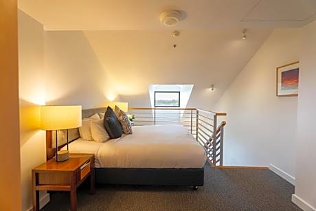 One-bedroom Loft Suite