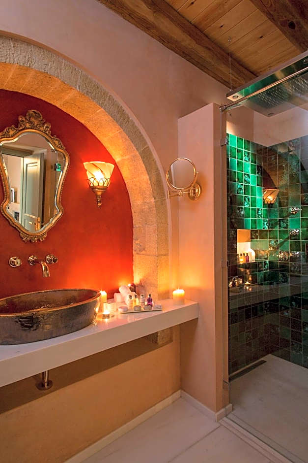 Moni Emvasis Luxury Suites