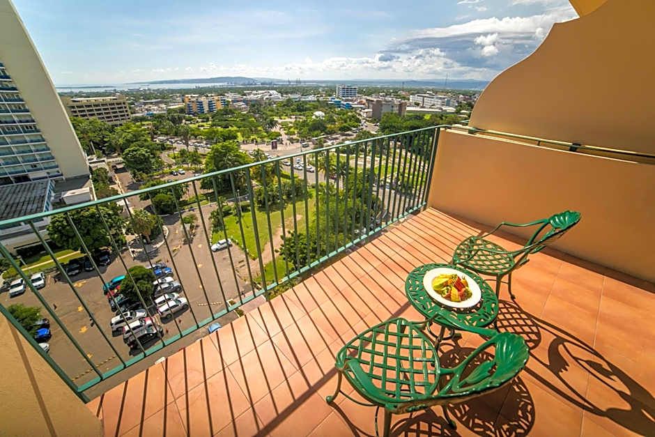 Courtleigh Hotel & Suites