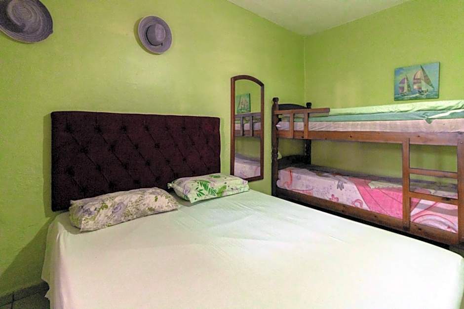 Casa com piscina prox a Praia em Peruibe SP