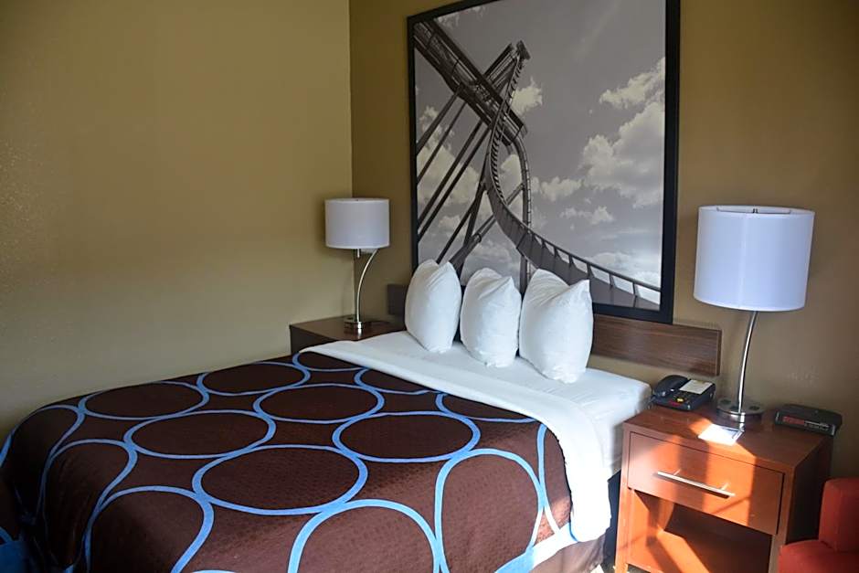 Super 8 by Wyndham Altoona