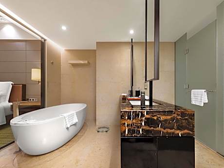 Deluxe King Suite