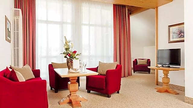 MAXIMILIAN Grand Hotel