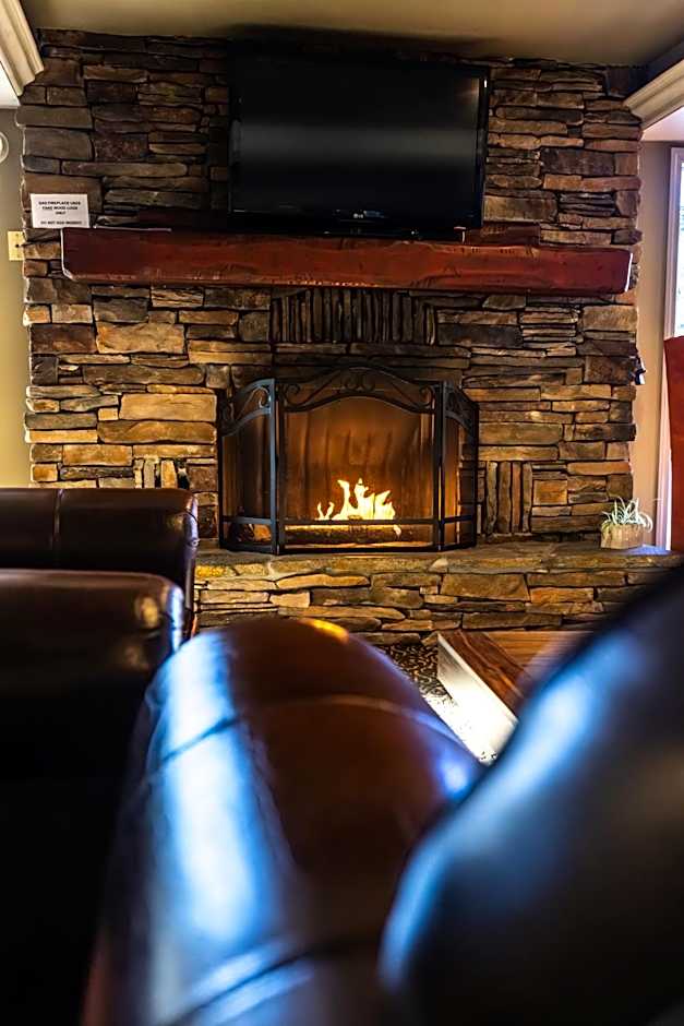 The Mammoth Creek Inn
