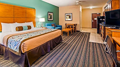 Accessible - 1 King, Mobility Accessible, Communication Assistance, Kitchenette, Non-Smoking