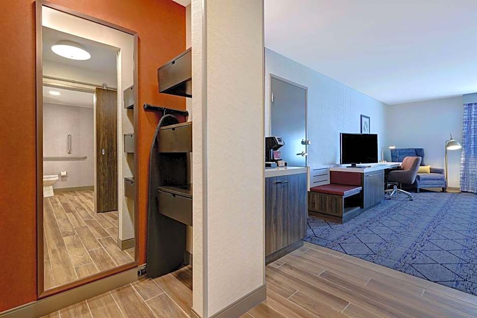 Photo 1 of 3 of Deluxe 1 King Bed, Mobility Accessible