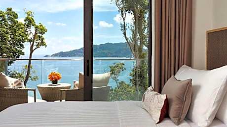 One-Bedroom Suite with Ocean View with Balcony