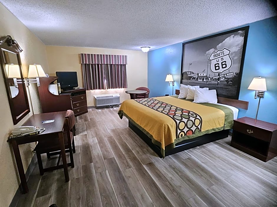 Super 8 by Wyndham Clinton