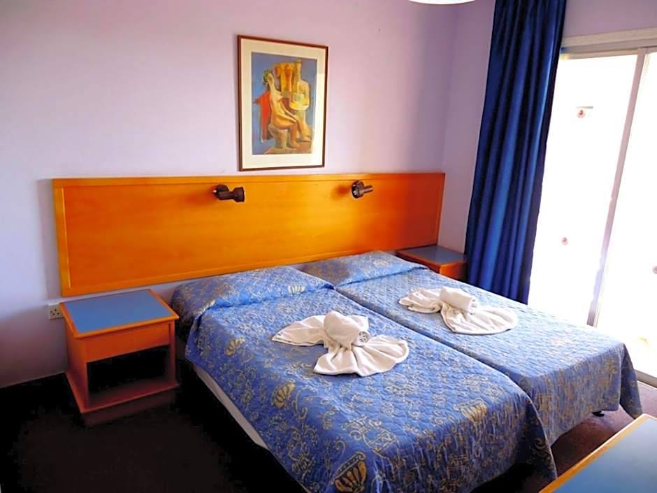 Daphne Hotel Apartments